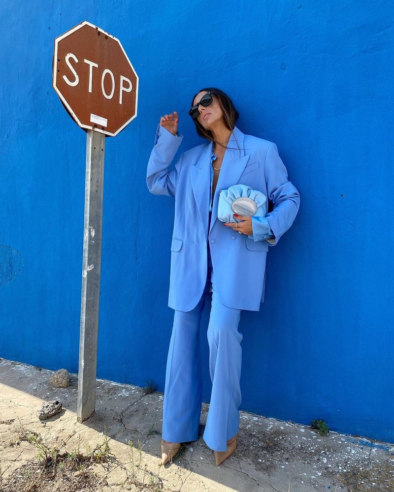 Модные женские брючные костюмы 2026: фото, новинки, тренды