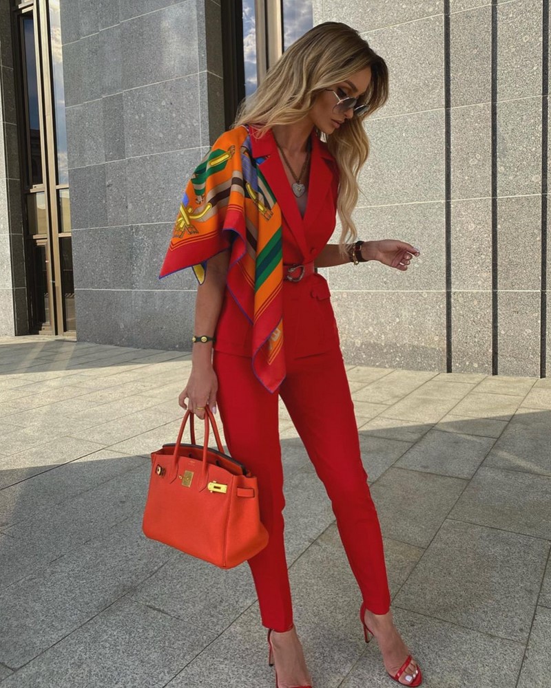 Модные женские брючные костюмы 2026: фото, новинки, тренды