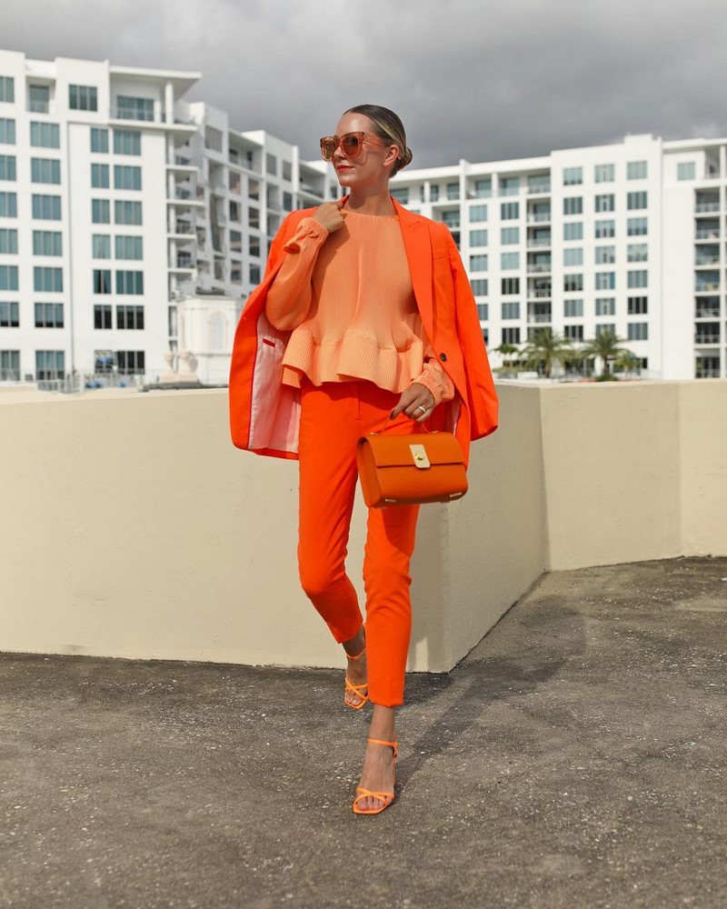 Модные женские брючные костюмы 2026: фото, новинки, тренды