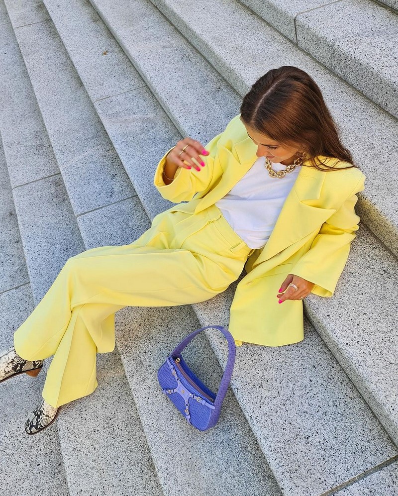 Модные женские брючные костюмы 2026: фото, новинки, тренды