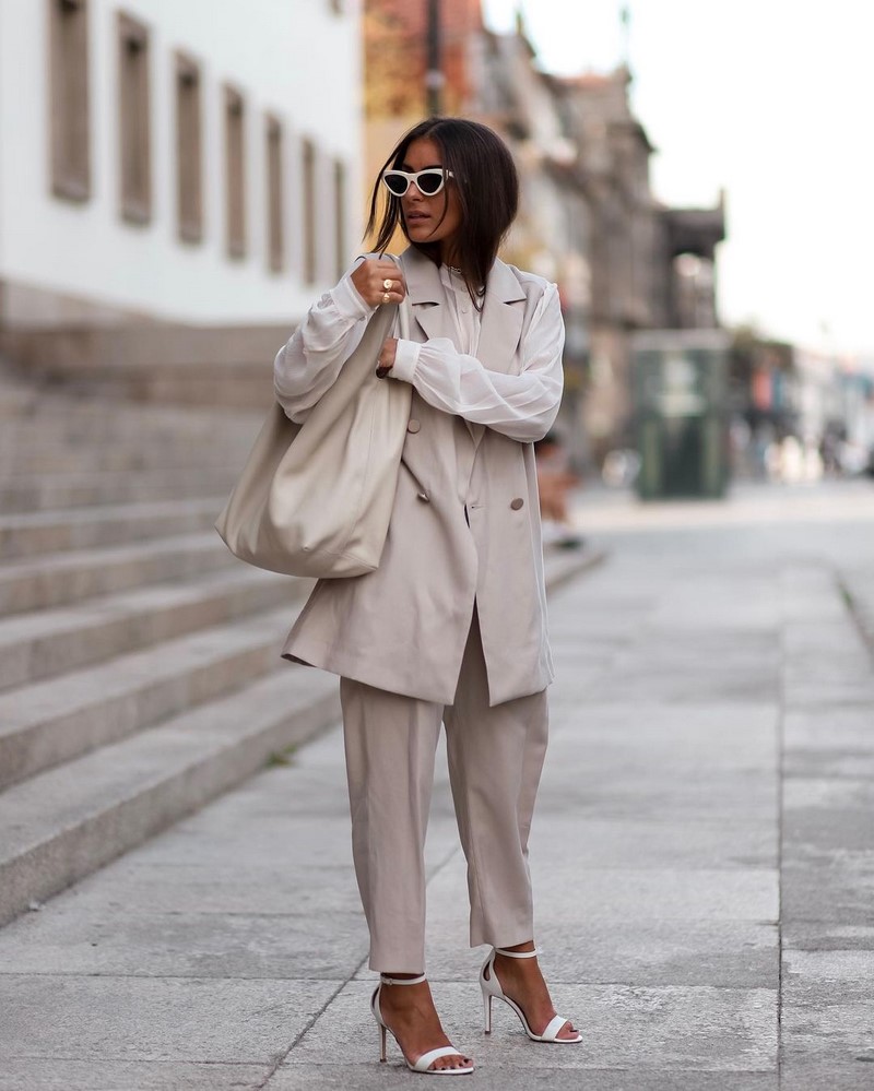 Модные женские брючные костюмы 2026: фото, новинки, тренды