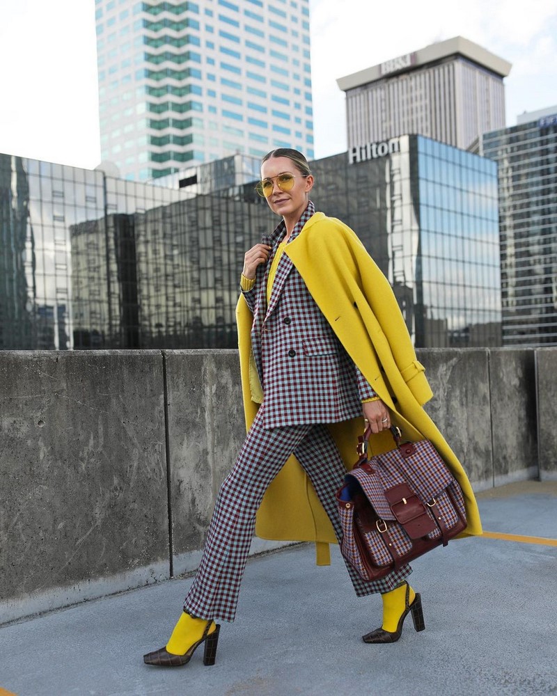 Модные женские брючные костюмы 2026: фото, новинки, тренды