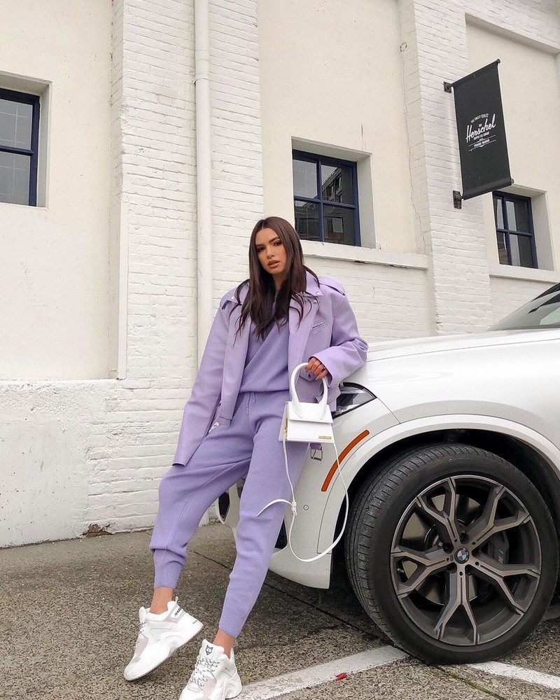 Модные женские брючные костюмы 2026: фото, новинки, тренды