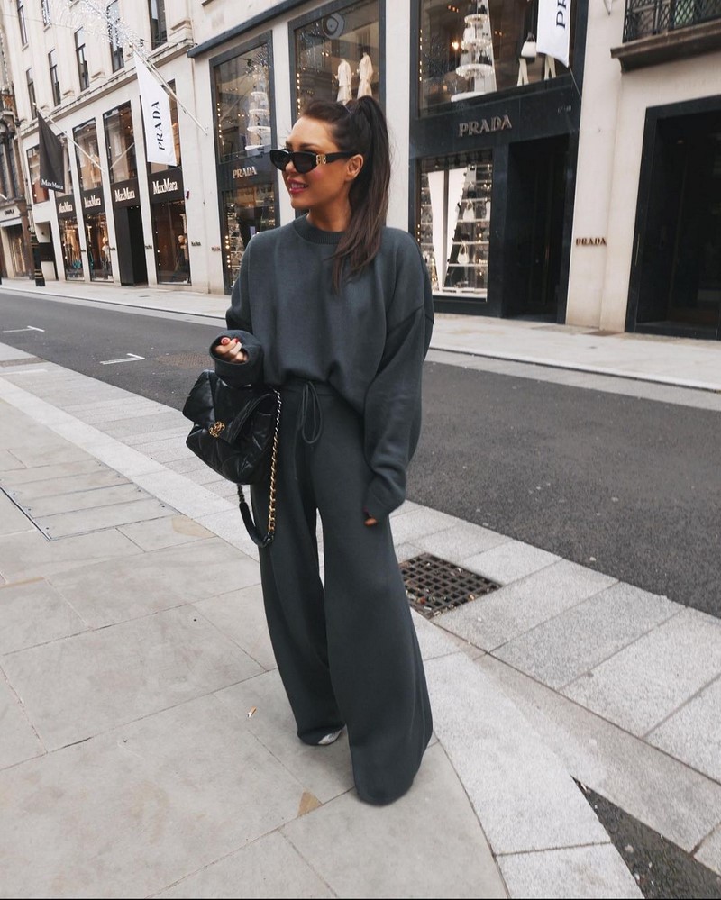 Модные женские брючные костюмы 2026: фото, новинки, тренды