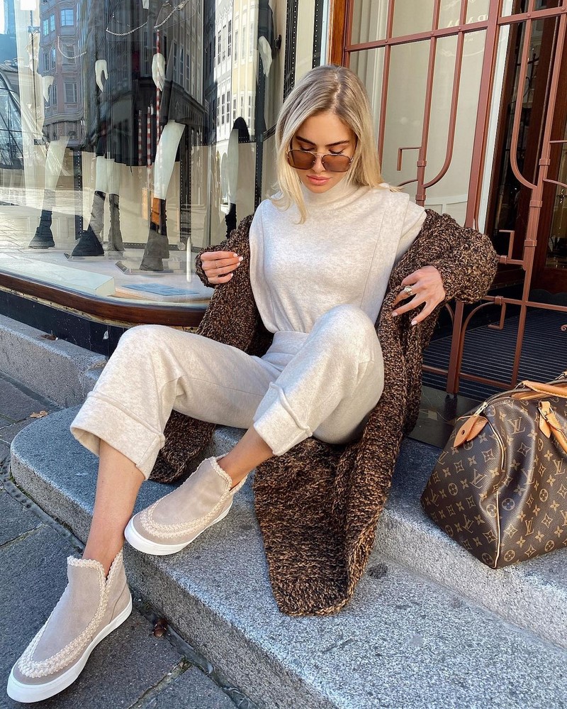 Модные женские брючные костюмы 2026: фото, новинки, тренды