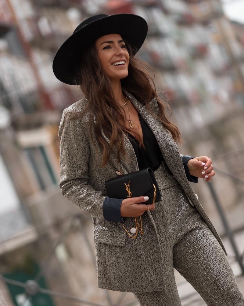 Модные женские брючные костюмы 2026: фото, новинки, тренды