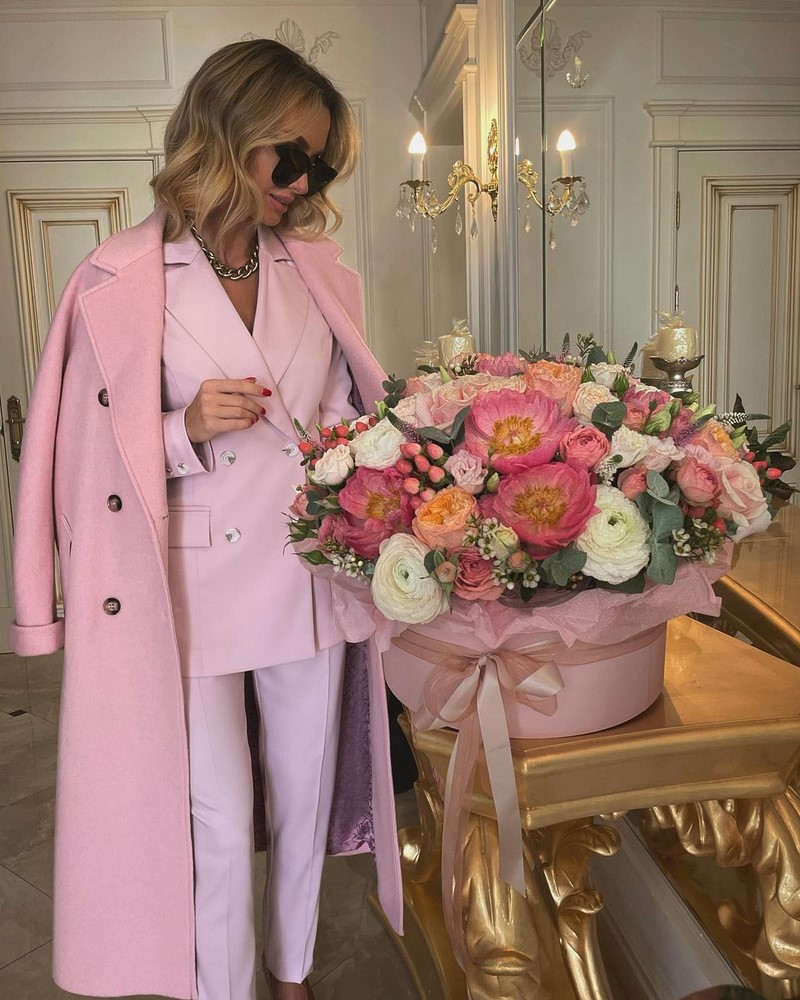 Модные женские брючные костюмы 2026: фото, новинки, тренды