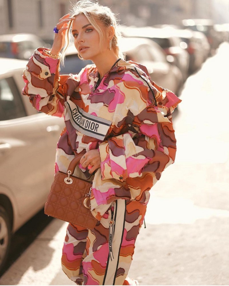 Модные женские брючные костюмы 2026: фото, новинки, тренды