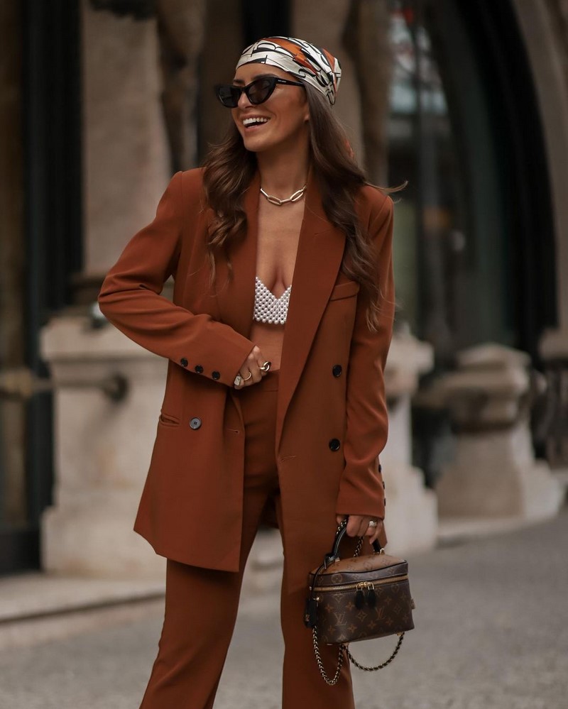 Модные женские брючные костюмы 2026: фото, новинки, тренды