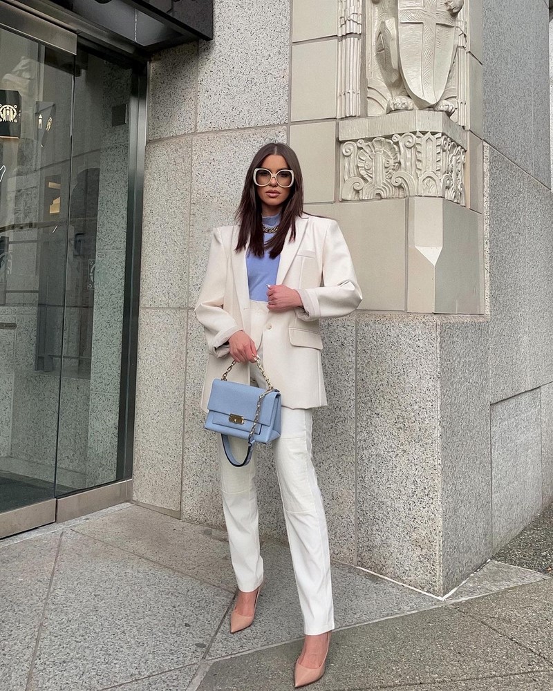 Модные женские брючные костюмы 2026: фото, новинки, тренды