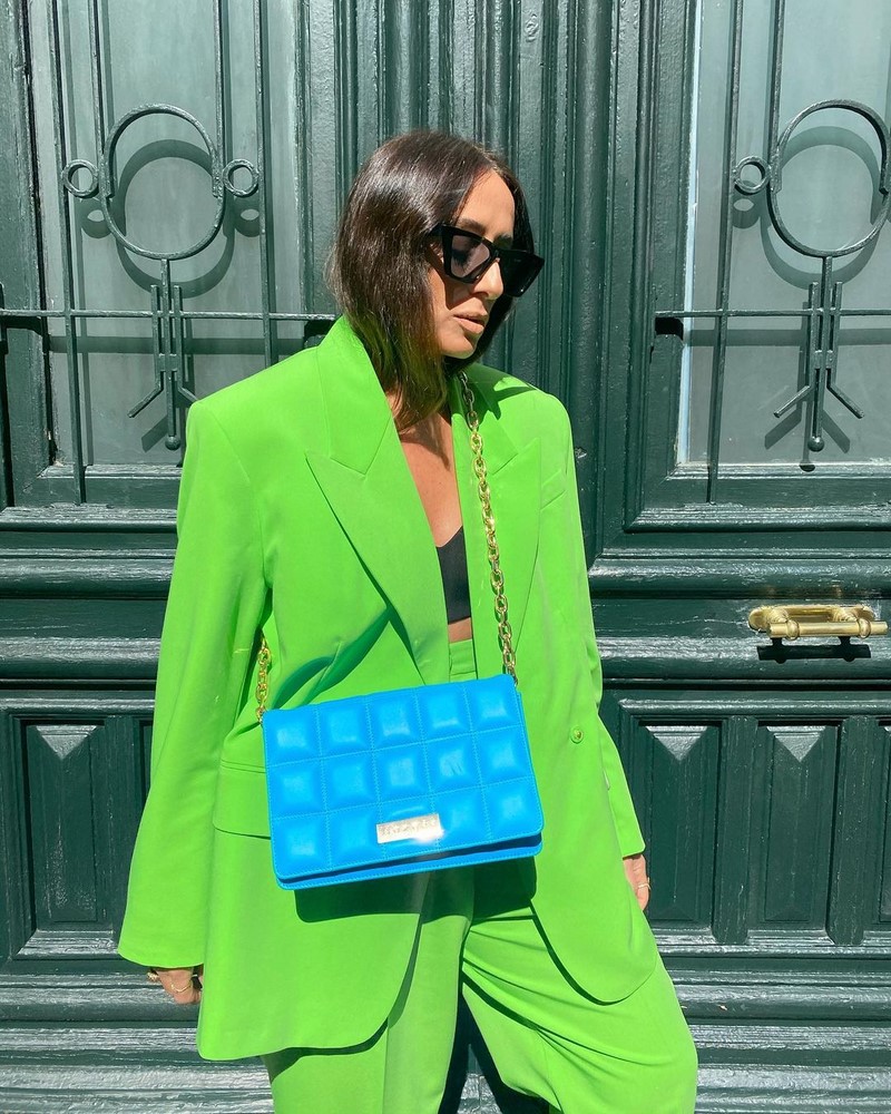 Модные женские брючные костюмы 2026: фото, новинки, тренды