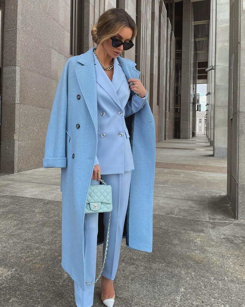 Модные женские брючные костюмы 2026: фото, новинки, тренды