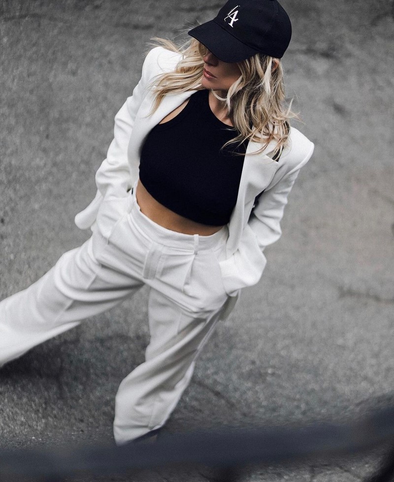 Модные женские брючные костюмы 2026: фото, новинки, тренды