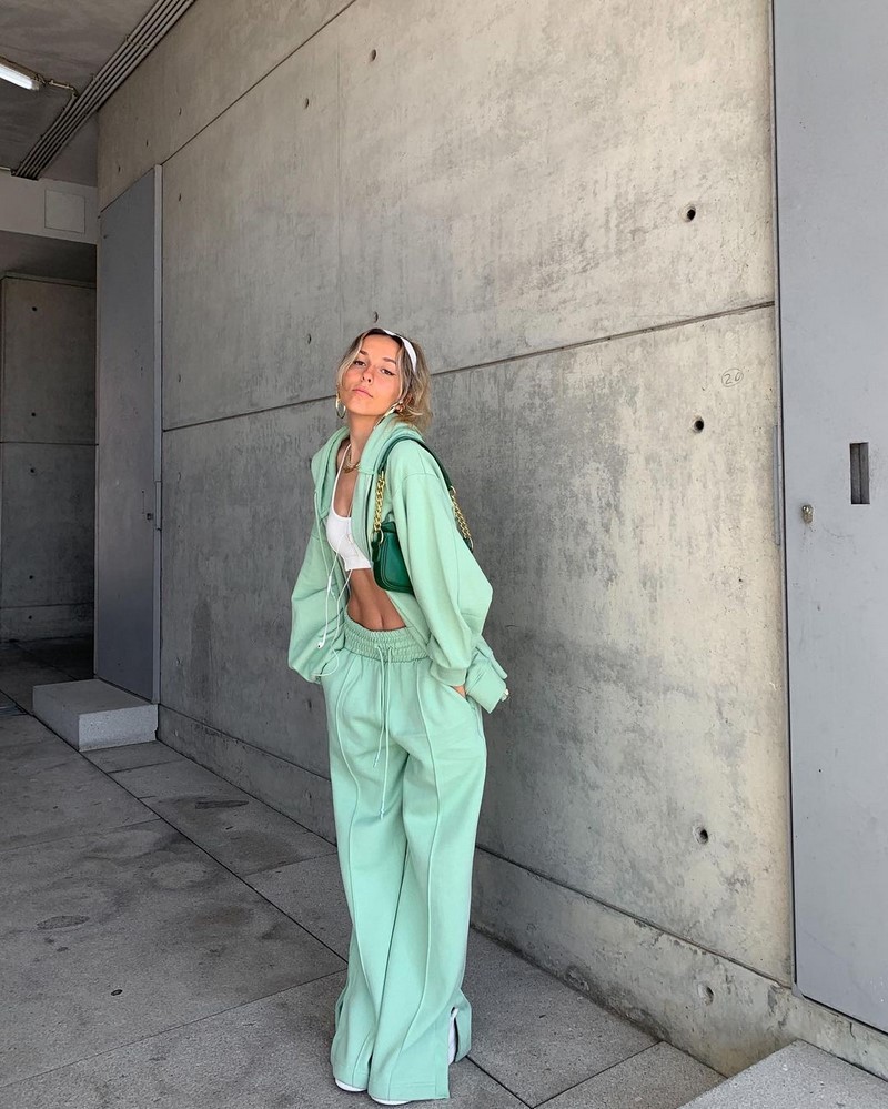 Модные женские брючные костюмы 2026: фото, новинки, тренды