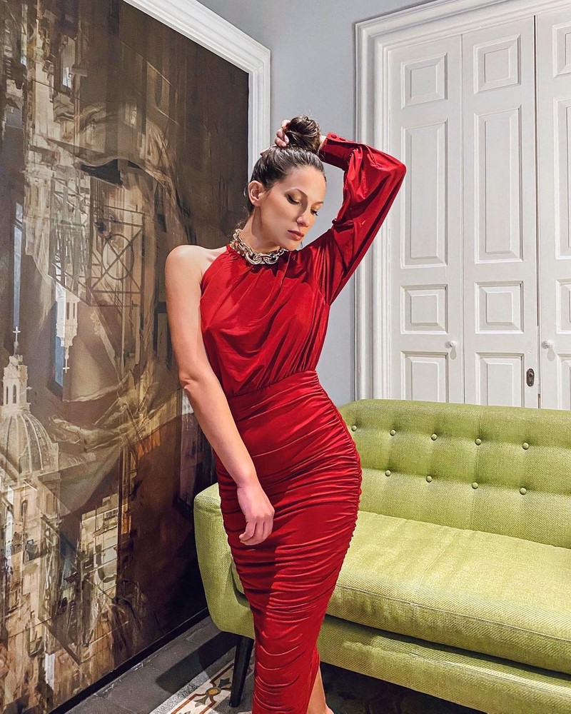 Как нарядиться на Новый год 2027? Идеи новогодних образов — фото