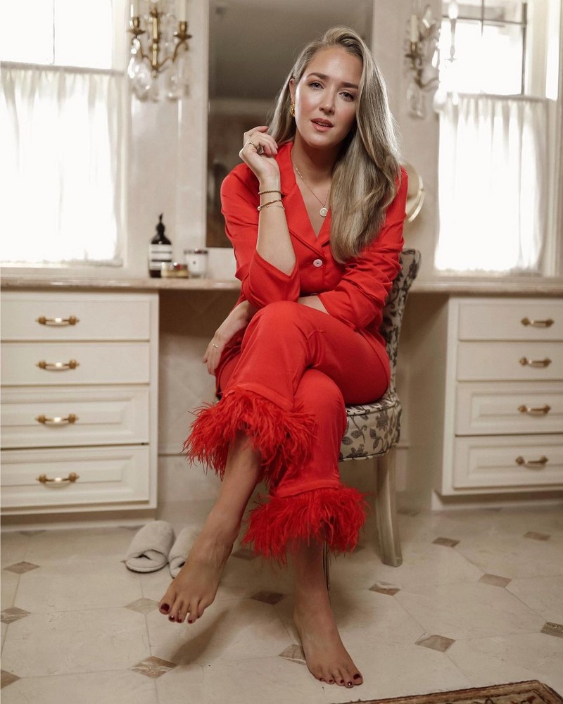 Как нарядиться на Новый год 2027? Идеи новогодних образов — фото