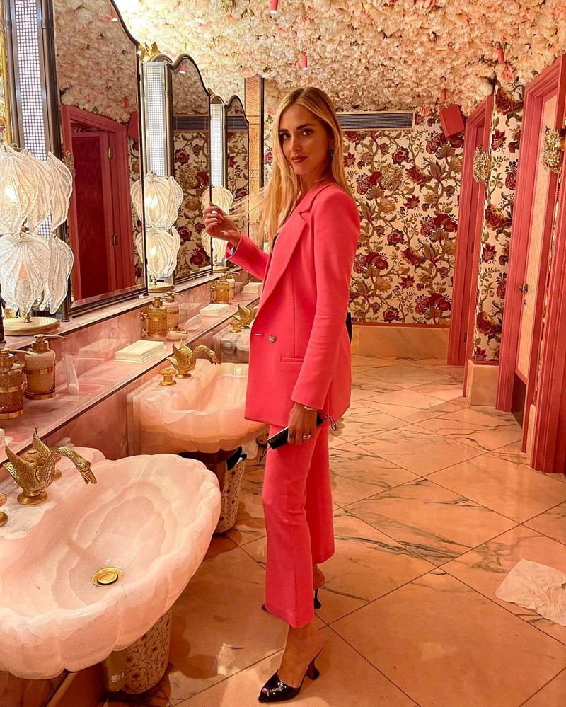 Как нарядиться на Новый год 2027? Идеи новогодних образов — фото