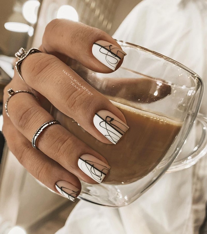 Безупречный «квадрат»: новинки маникюра 2026 с фото