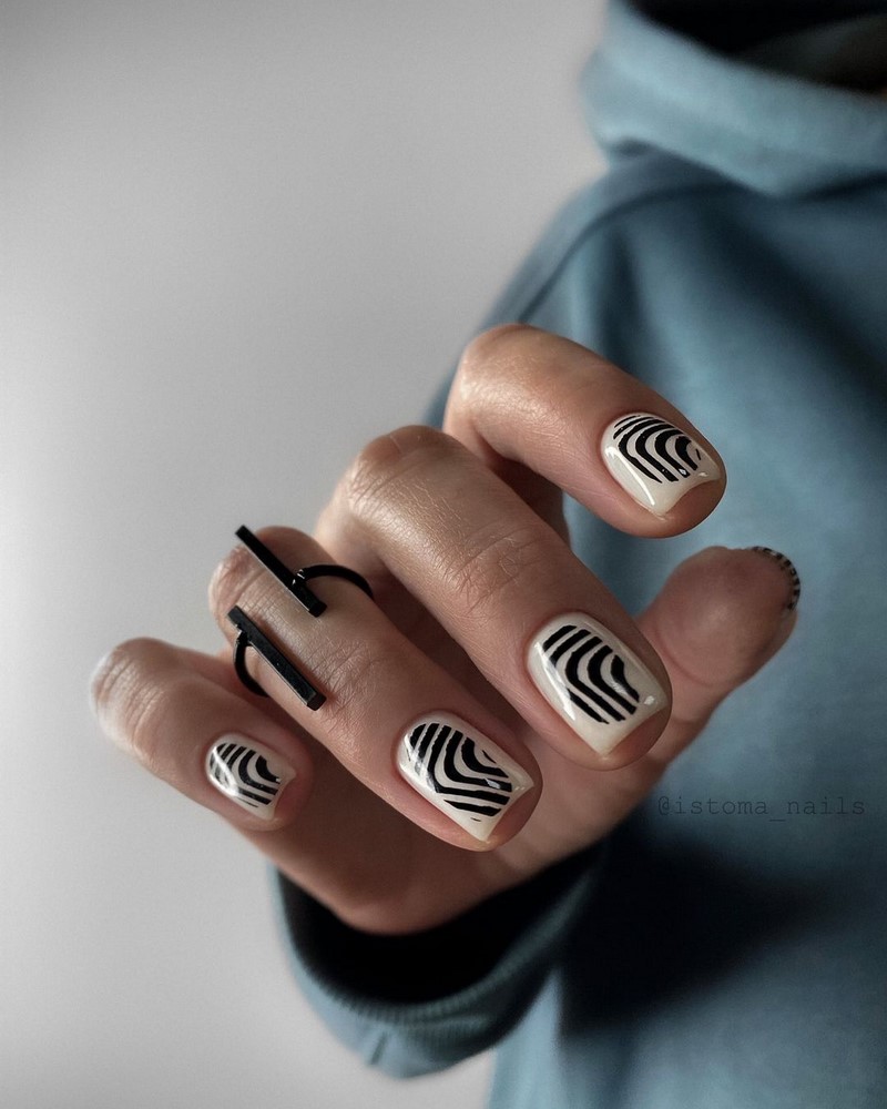 Безупречный «квадрат»: новинки маникюра 2026 с фото