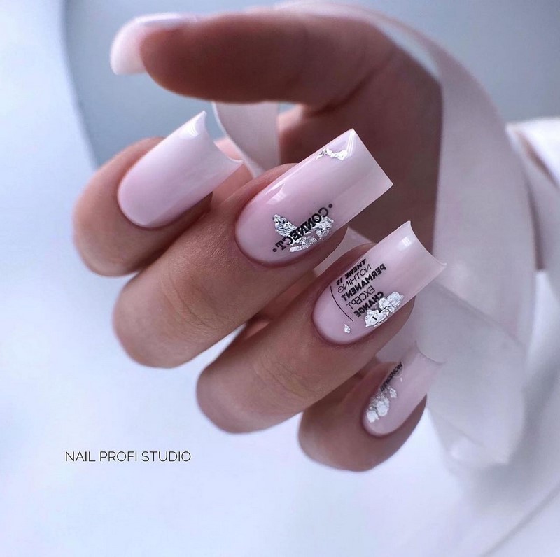 Безупречный «квадрат»: новинки маникюра 2026 с фото