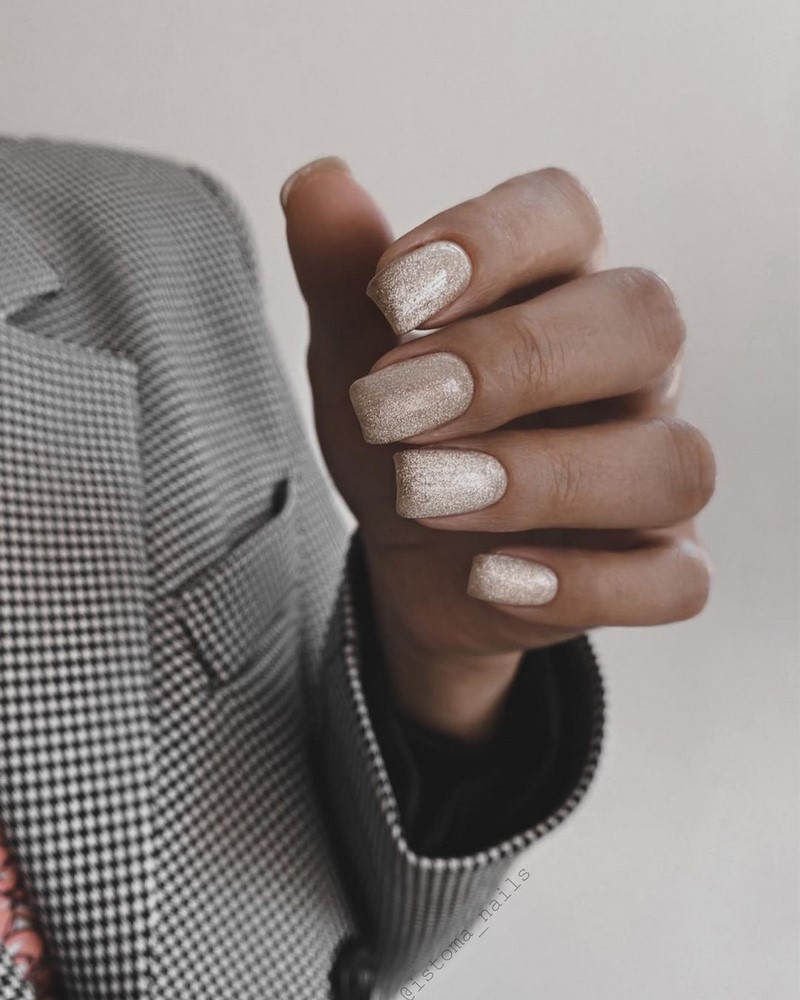 Безупречный «квадрат»: новинки маникюра 2026 с фото