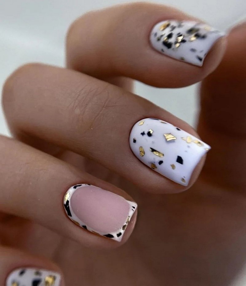 Безупречный «квадрат»: новинки маникюра 2026 с фото