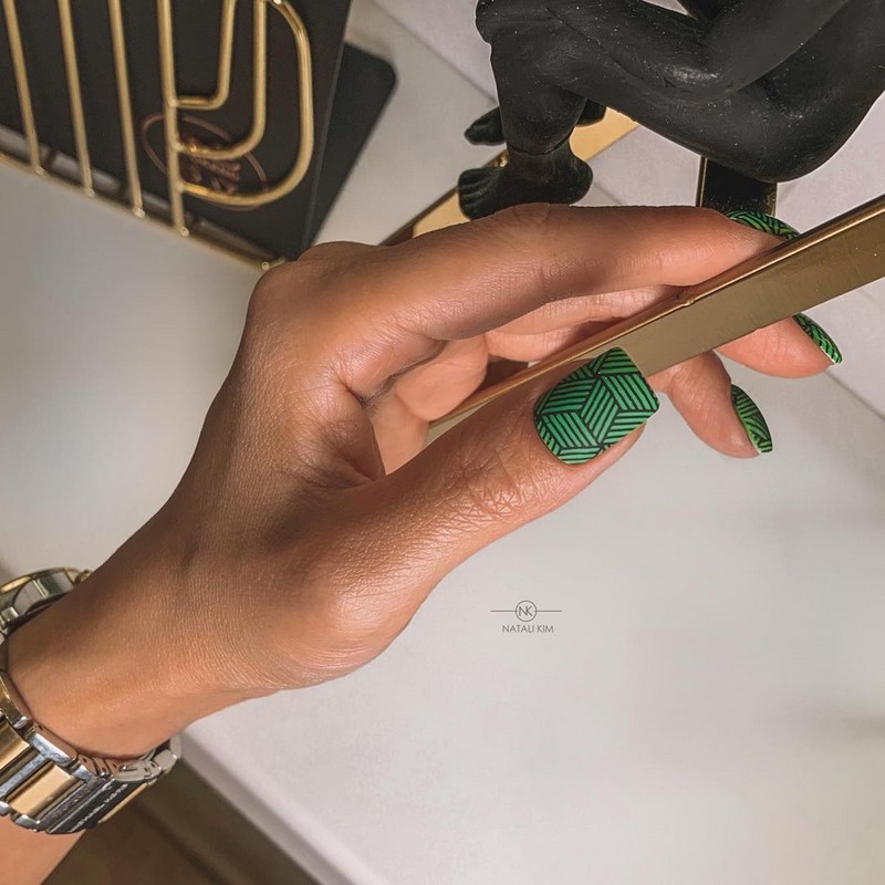 Безупречный «квадрат»: новинки маникюра 2026 с фото