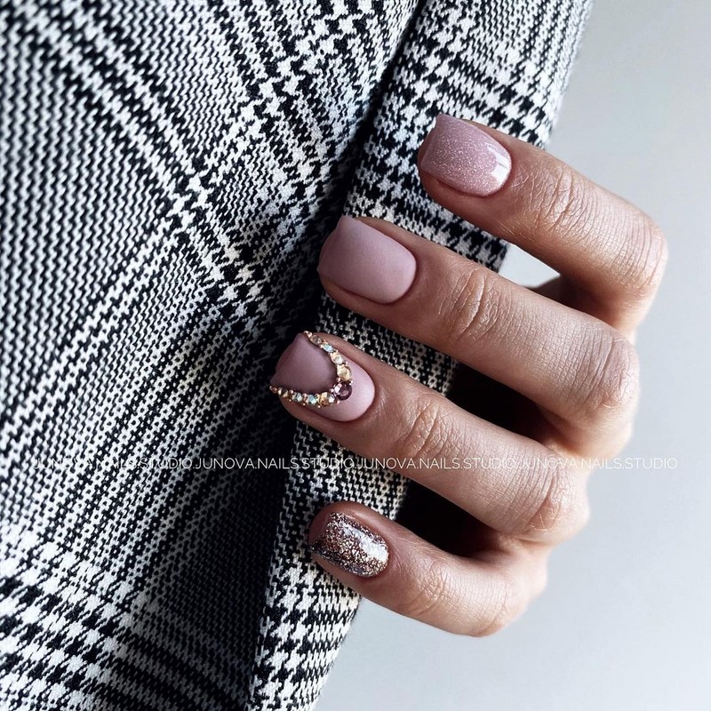 Безупречный «квадрат»: новинки маникюра 2026 с фото