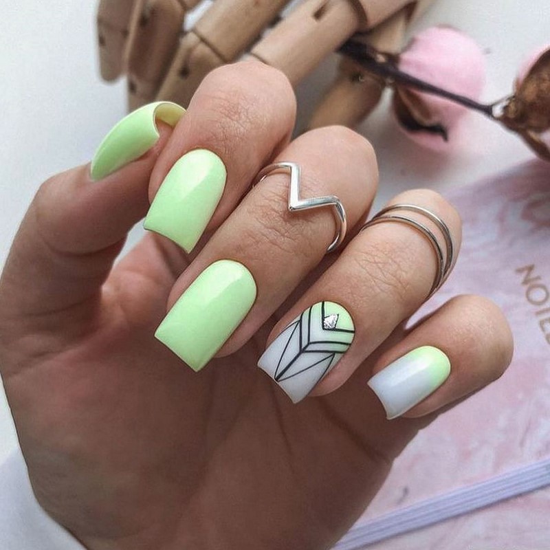 Безупречный «квадрат»: новинки маникюра 2026 с фото