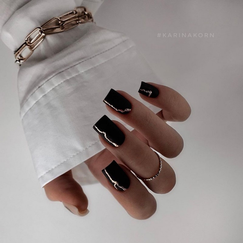 Безупречный «квадрат»: новинки маникюра 2026 с фото