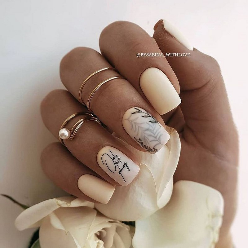 Безупречный «квадрат»: новинки маникюра 2026 с фото