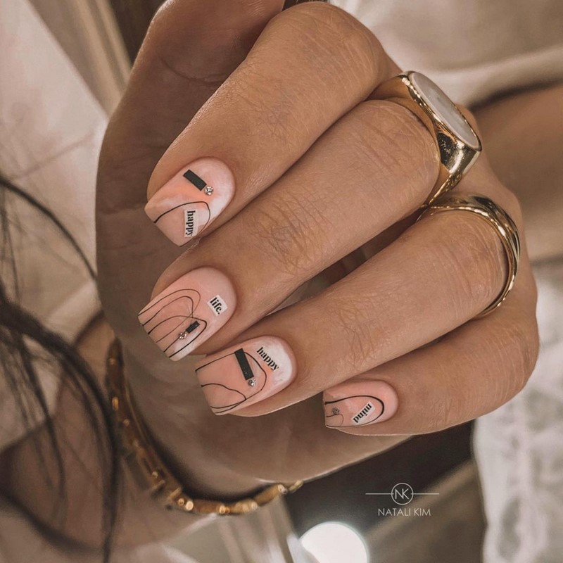 Безупречный «квадрат»: новинки маникюра 2026 с фото