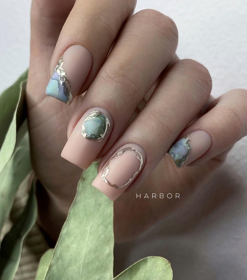 Безупречный «квадрат»: новинки маникюра 2026 с фото