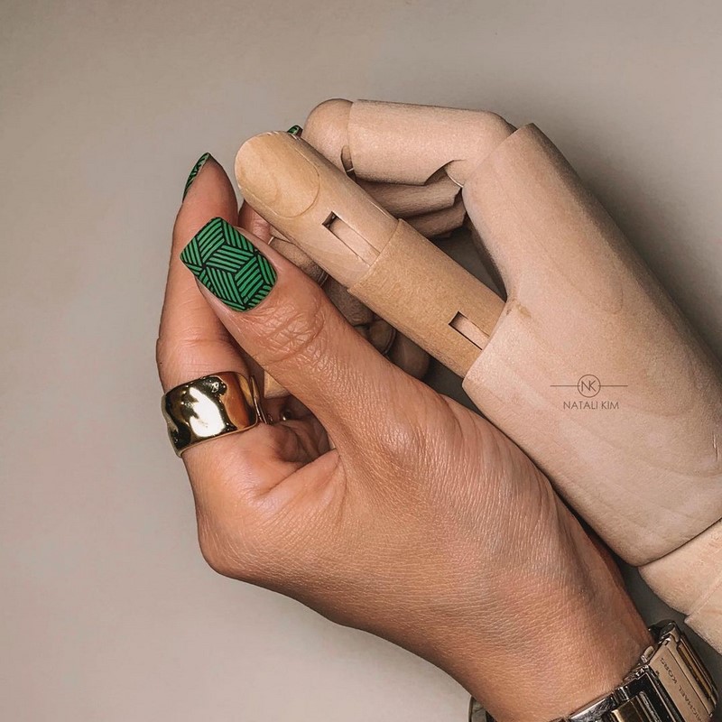 Безупречный «квадрат»: новинки маникюра 2026 с фото