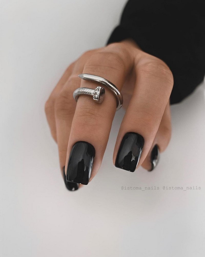 Безупречный «квадрат»: новинки маникюра 2026 с фото