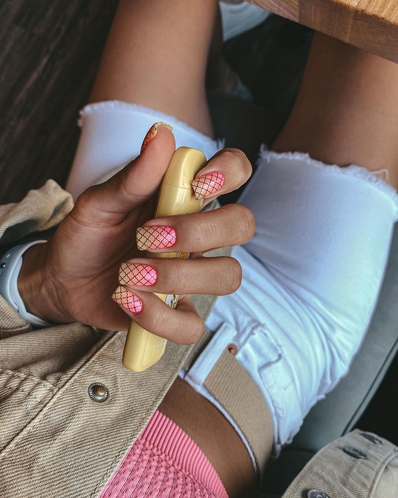 Безупречный «квадрат»: новинки маникюра 2026 с фото