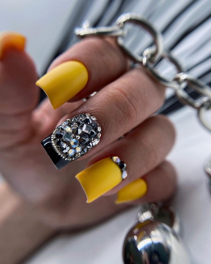 Безупречный «квадрат»: новинки маникюра 2026 с фото