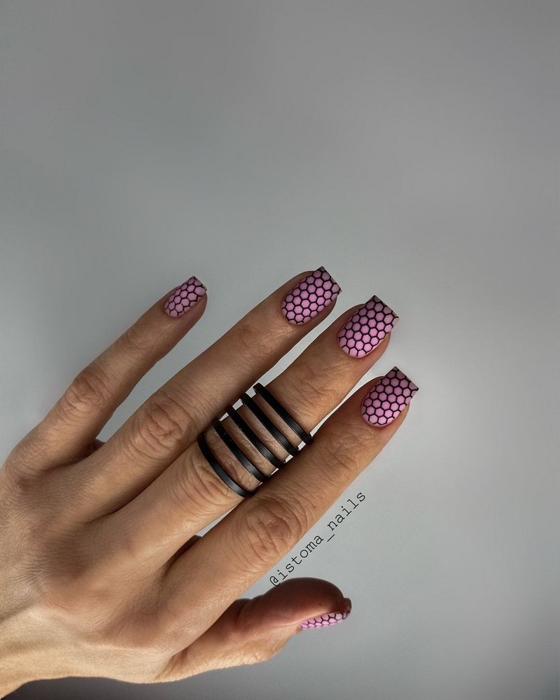 Безупречный «квадрат»: новинки маникюра 2026 с фото