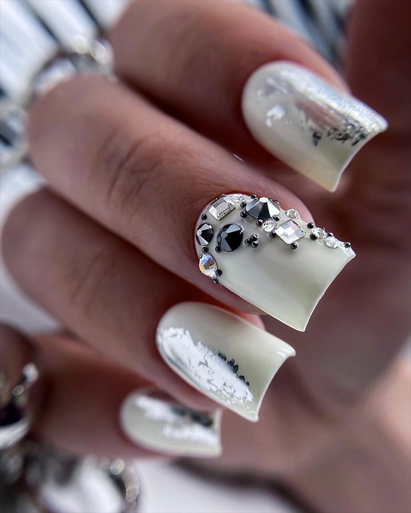 Безупречный «квадрат»: новинки маникюра 2026 с фото