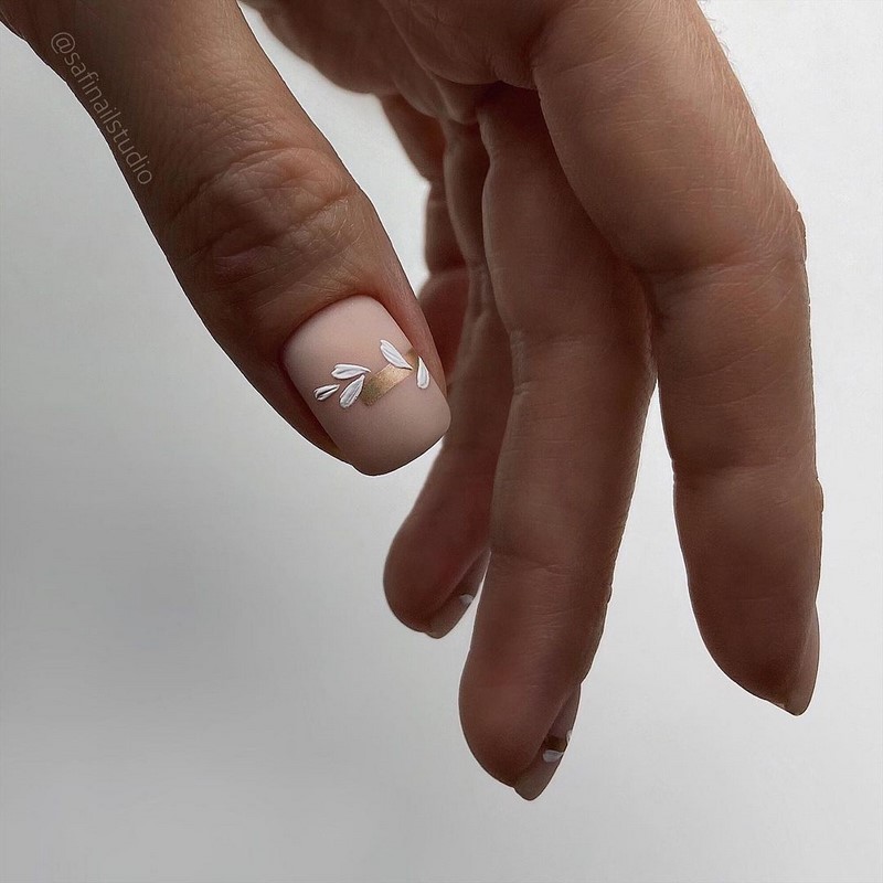 Безупречный «квадрат»: новинки маникюра 2026 с фото