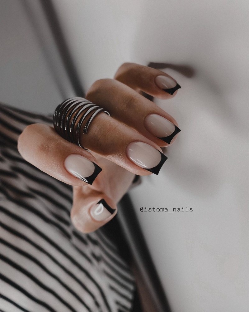 Безупречный «квадрат»: новинки маникюра 2026 с фото