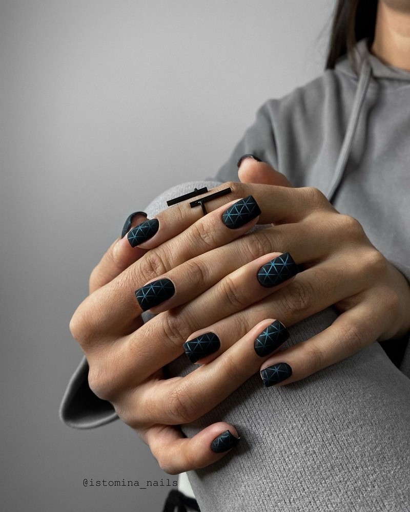 Безупречный «квадрат»: новинки маникюра 2026 с фото