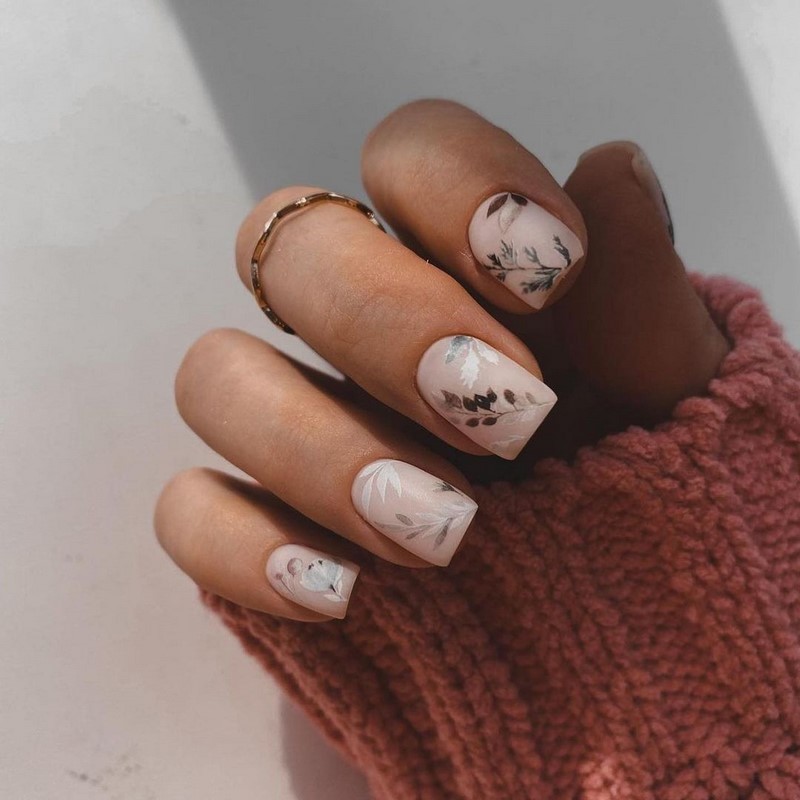 Безупречный «квадрат»: новинки маникюра 2026 с фото