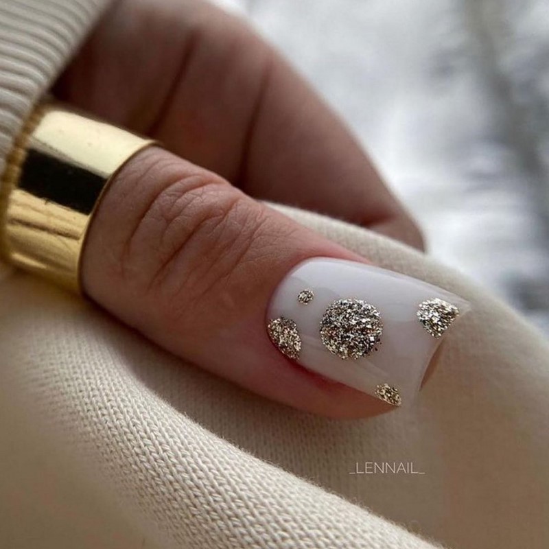 Безупречный «квадрат»: новинки маникюра 2026 с фото