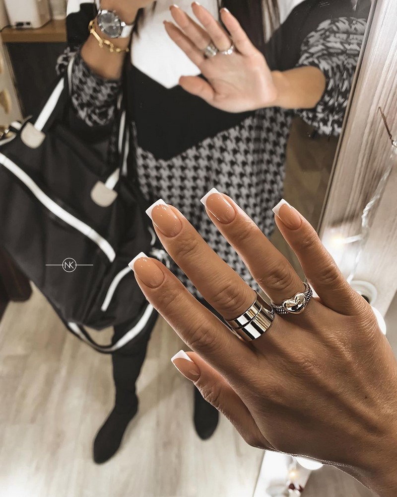 Безупречный «квадрат»: новинки маникюра 2026 с фото