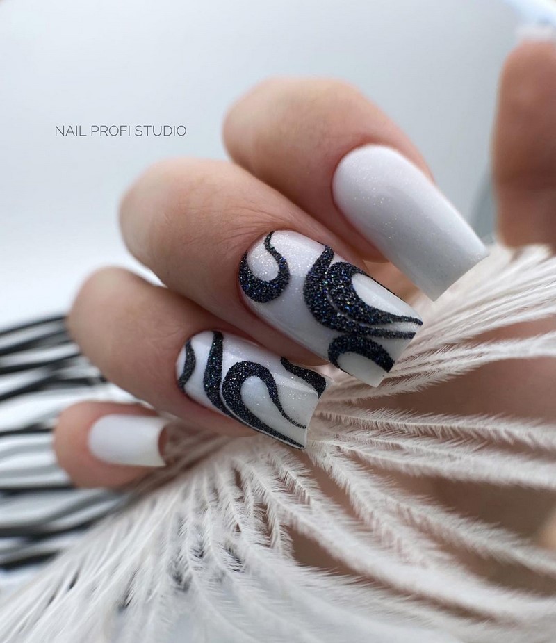 Безупречный «квадрат»: новинки маникюра 2026 с фото