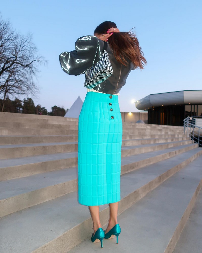 Идеальная юбка-карандаш 2026 в образах на любой случай