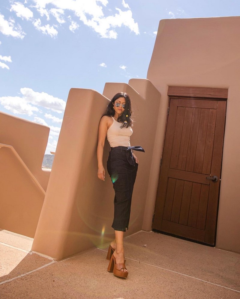 Идеальная юбка-карандаш 2026 в образах на любой случай