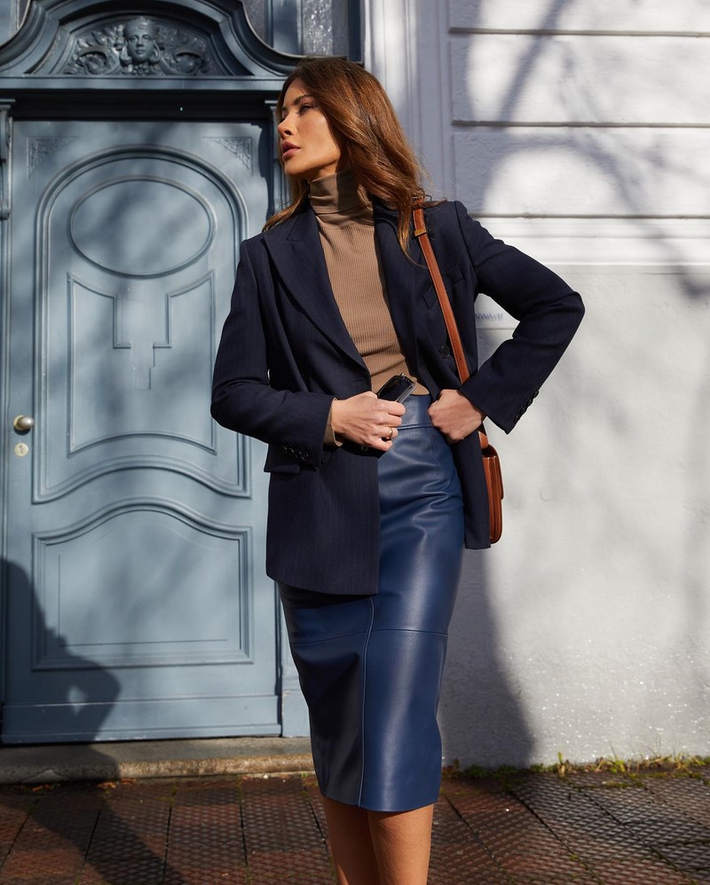 Идеальная юбка-карандаш 2026 в образах на любой случай