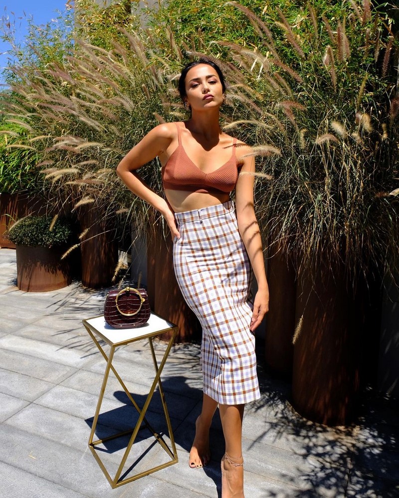 Идеальная юбка-карандаш 2026 в образах на любой случай